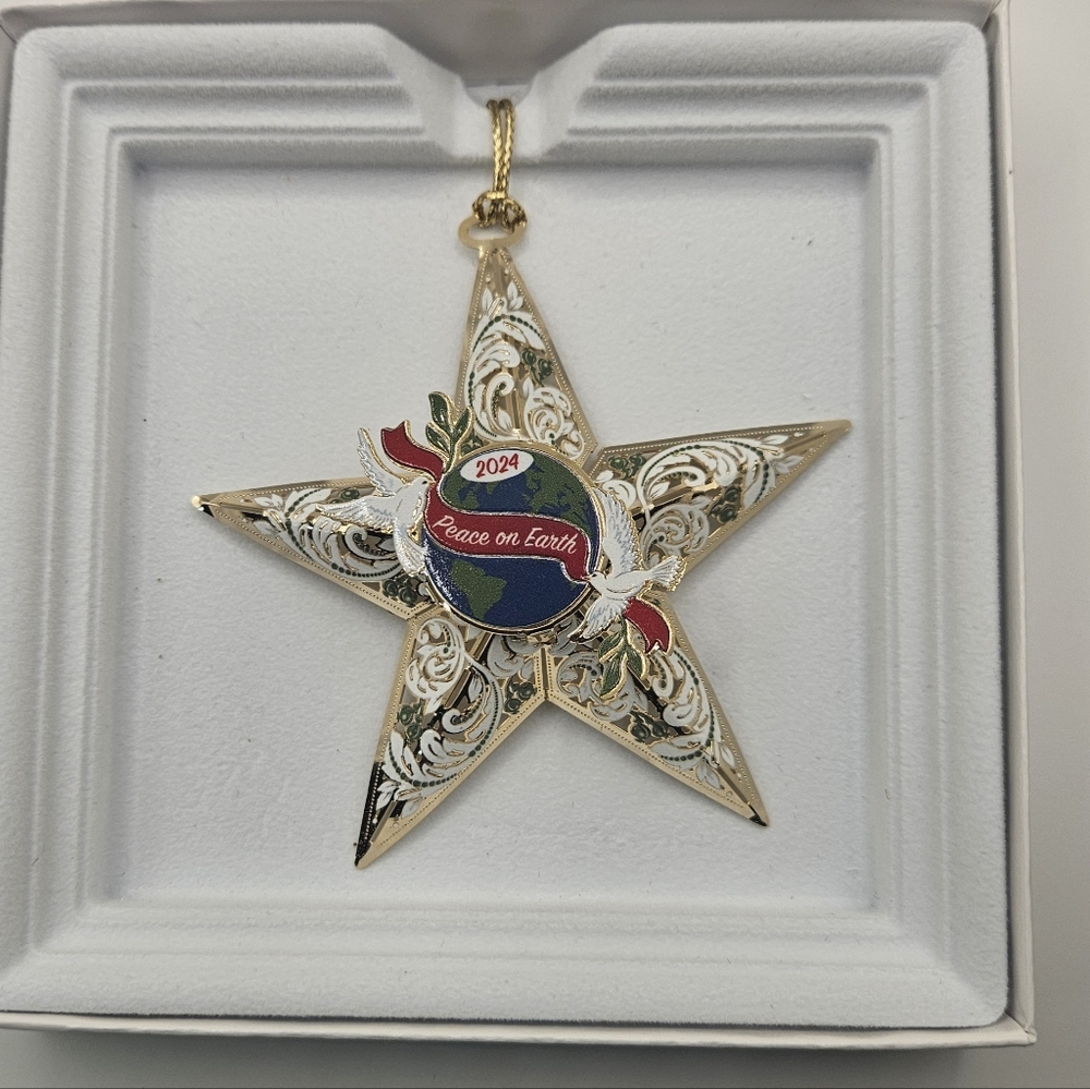 2024 Beacon Design Peace on Earth Christmas Ornament Star Globe Doves New in Box